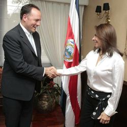 David Patey, owner of Club Sport Herediano, pictured here with Costa Rica President Laura Chinchilla.