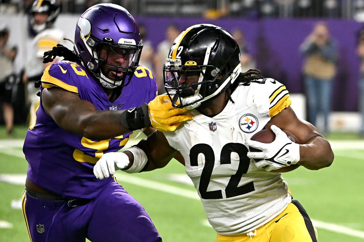 Najee Harris #22 of the Pittsburgh Steelers carries the ball as Patrick Jones II #93 of the Minnesota Vikings defends in the first half of the game at U.S. Bank Stadium on December 09, 2021 in Minneapolis, Minnesota.