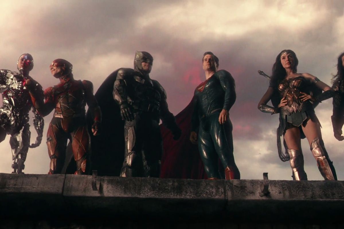 Cyborg, the Flash, Batman, Superman, Wonder Woman, and Aquaman stand on a ledge in in Justice League (2017).