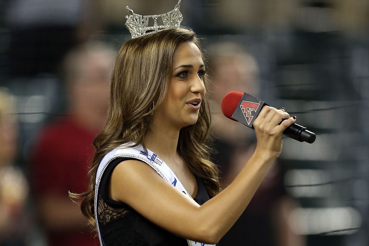 Here's a nice picture of Miss Arizona, Jenny Smestad, performing the National Anthem tonight. 