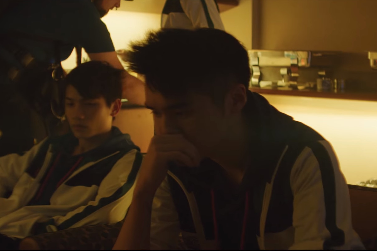 Team Newbee in their team suite after The International 7’s Grand Finals.