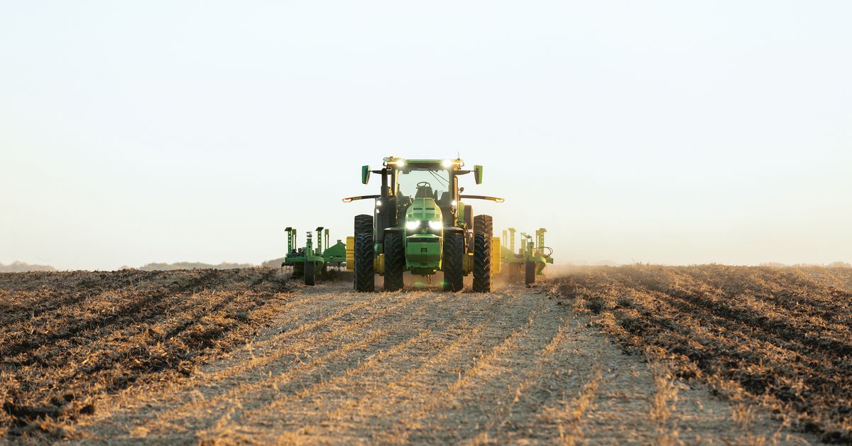 John Deere’s autonomous tractor brings us one step nearer to self-farming farms