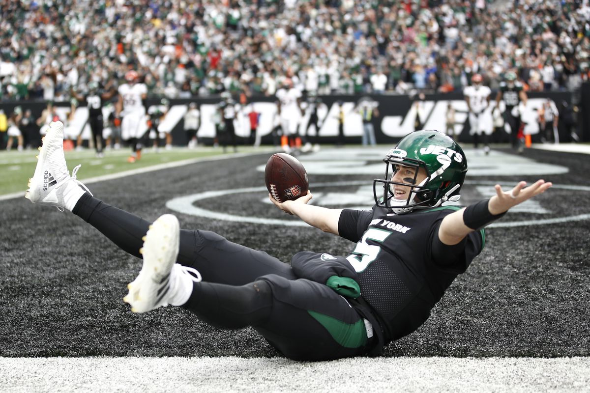 Mike White #5 of the New York Jets celebrates after catching the ball for a two point conversion during the fourth quarter against the Cincinnati Bengals at MetLife Stadium on October 31, 2021 in East Rutherford, New Jersey