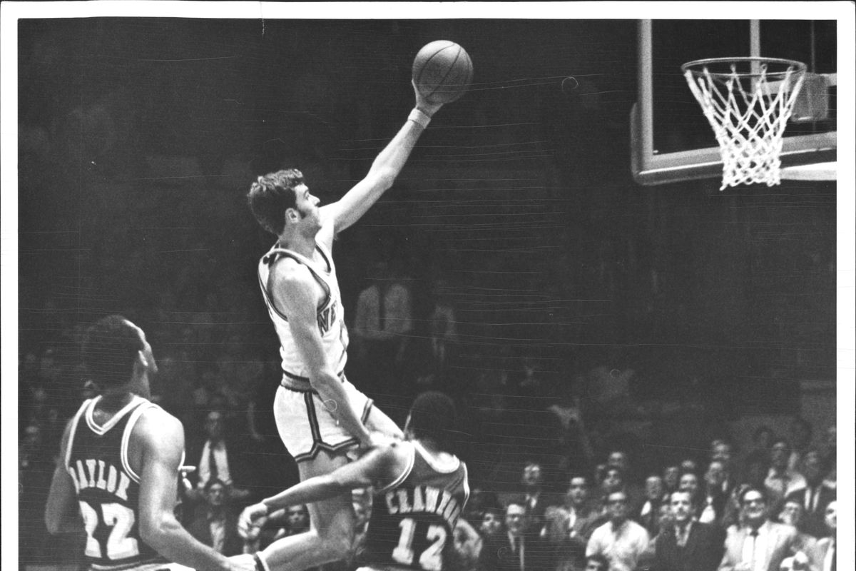 New York Knicks Phil Jackson (shooting); Los Angeles Lakers Elgin Baylor (#22) &amp; Freddie Crawford (#12)