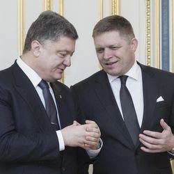 Ukrainian President Petro Poroshenko, left, talks with Slovakian Prime Minister Robert Fico in Kiev, Ukraine, Feb. 6, 2015.  Poroshenko is conducting several day of diplomatic talks with European diplomats. 