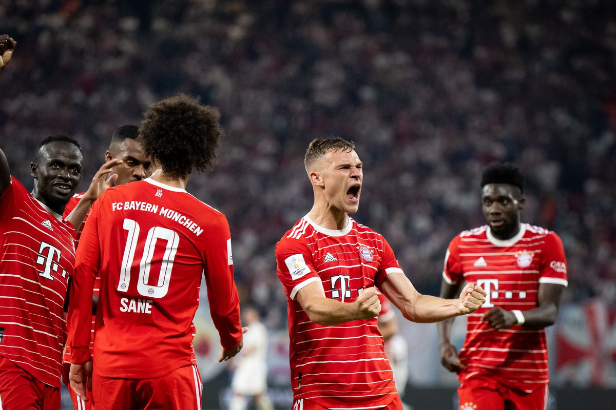 Kimmich celebrates Leroy Sané’s fifth goal against RB Leipzig in the DFL-Supercup with a ferocious roar at the crowd. Mané, Gravenberch, nad other teammates converge around Sané.