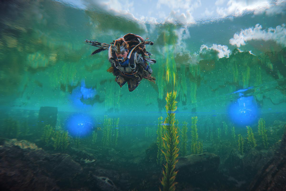 Aloy is swimming toward the player, with burrowers and kelp behind her, in Horizon Forbidden West