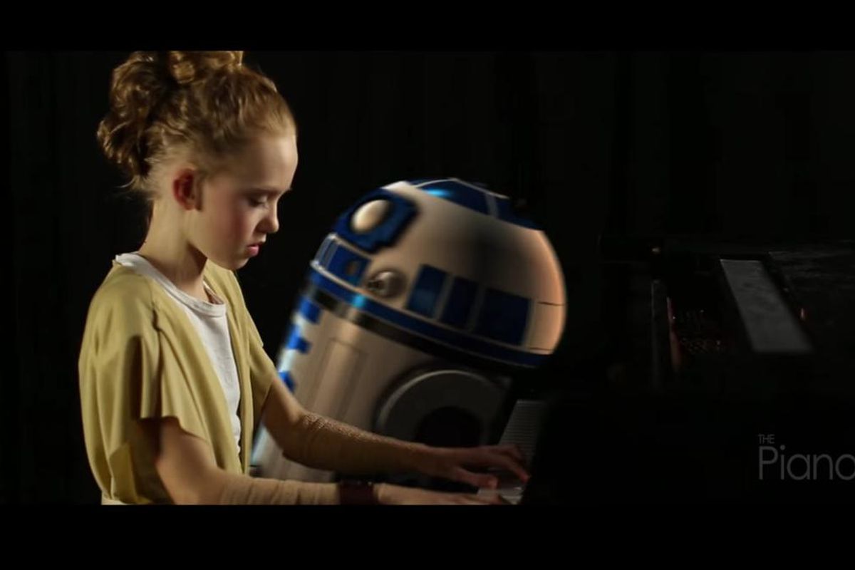 Sarah Arkell performed an arrangement of John Williams songs in her latest YouTube video.