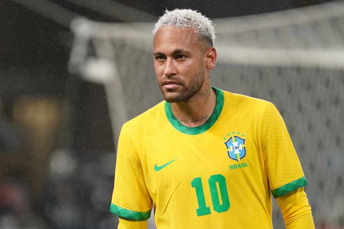 Neymar looks focused during an international friendly versus Japan