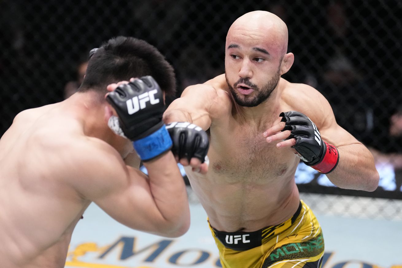 Marlon Moraes in his fight against Song Yadong. 