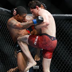 Gilbert Burns battles Olivier Aubin-Mercier at UFC 231.