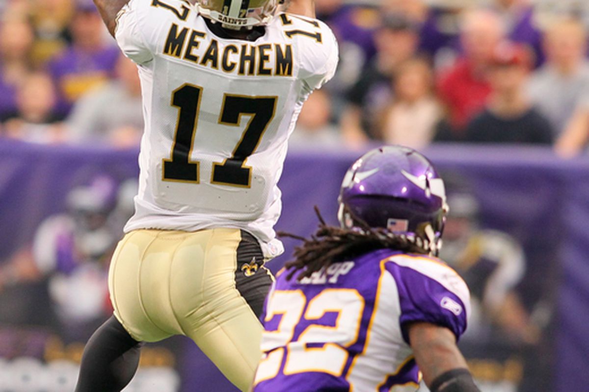 MINNEAPOLIS, MN: Robert Meachem #17 of the New Orleans Saints pulls in a pass while  Benny Sapp #22 of the Minnesota Vikings tries to get to him at the Hubert H. Humphrey Metrodome in Minneapolis, Minnesota.  (Photo by Adam Bettcher /Getty Images)