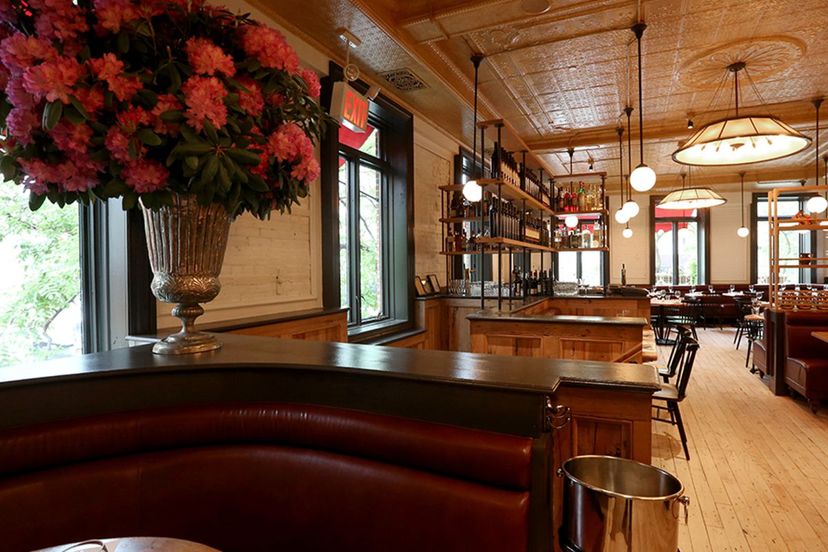 [The upstairs dining room at Bar Primi.  You could go here for lunch today.  Or after work, for a drink.]