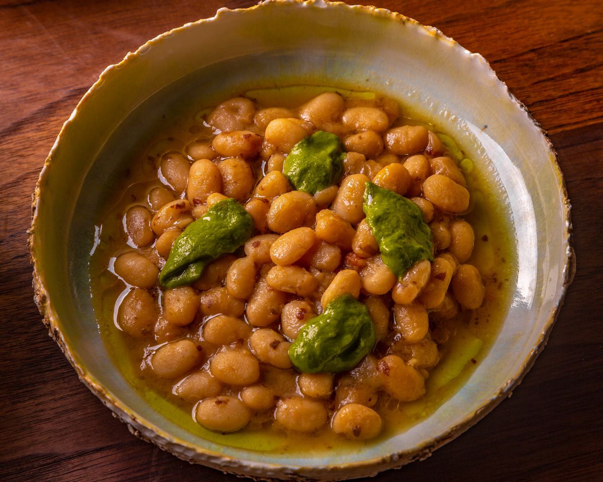 A bowl of beans.
