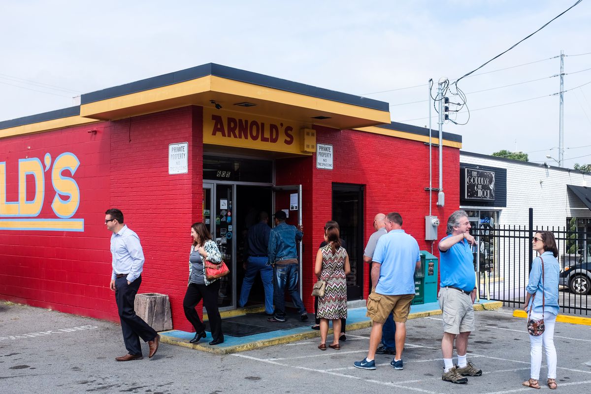 A line outside red-brick restaurant Arnold’s Country Kitchen