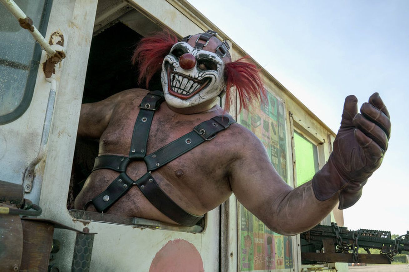 A still photo of the character Sweet Tooth in the TV show Twisted Metal.