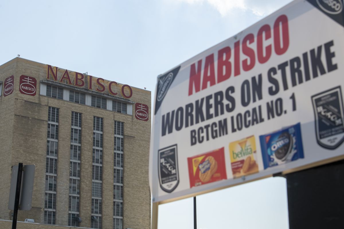 A picket sign hangs outside the Nabisco plant located at 7300 S Kedzie Ave in the Marquette Park neighborhood, Friday, Aug. 27, 2021. 