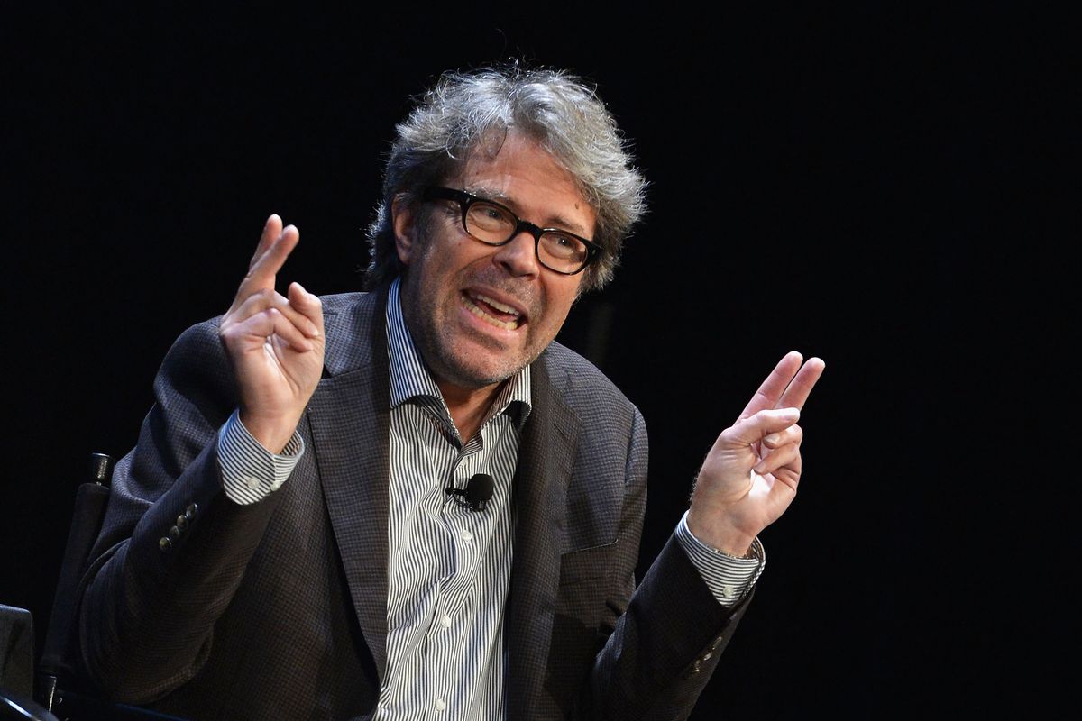 Jonathan Franzen onstage making “air quotes” with his fingers.