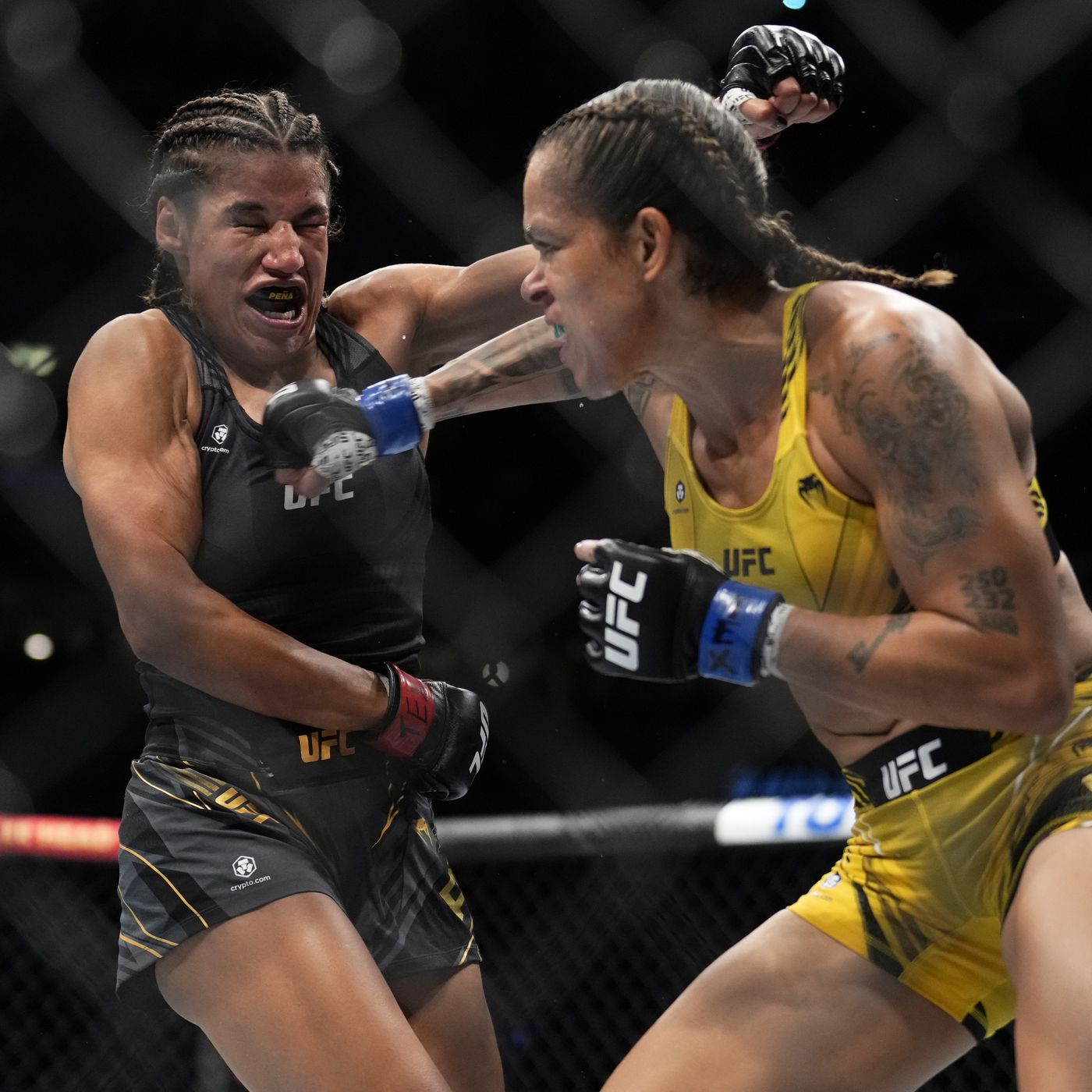 Amanda Nunes gets her revenge with lopsided win over Julianna Pena to  reclaim title in UFC 277 main event - MMA Fighting