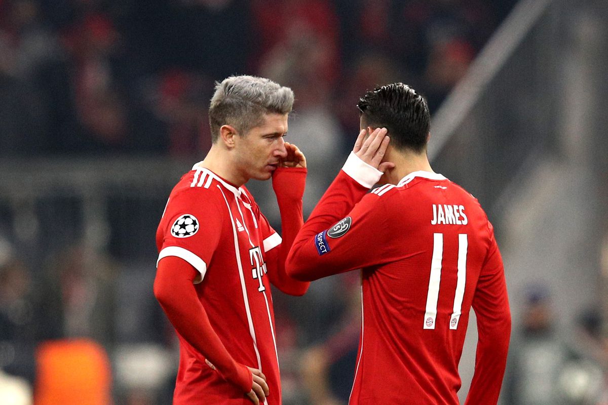 Robert Lewandowski of Bayern Muenche speaks to James Rodriguez of Bayern Muenchen during the UEFA Champions League group B match between Bayern Muenchen and Paris Saint-Germain at Allianz Arena on December 5, 2017 in Munich, Germany.