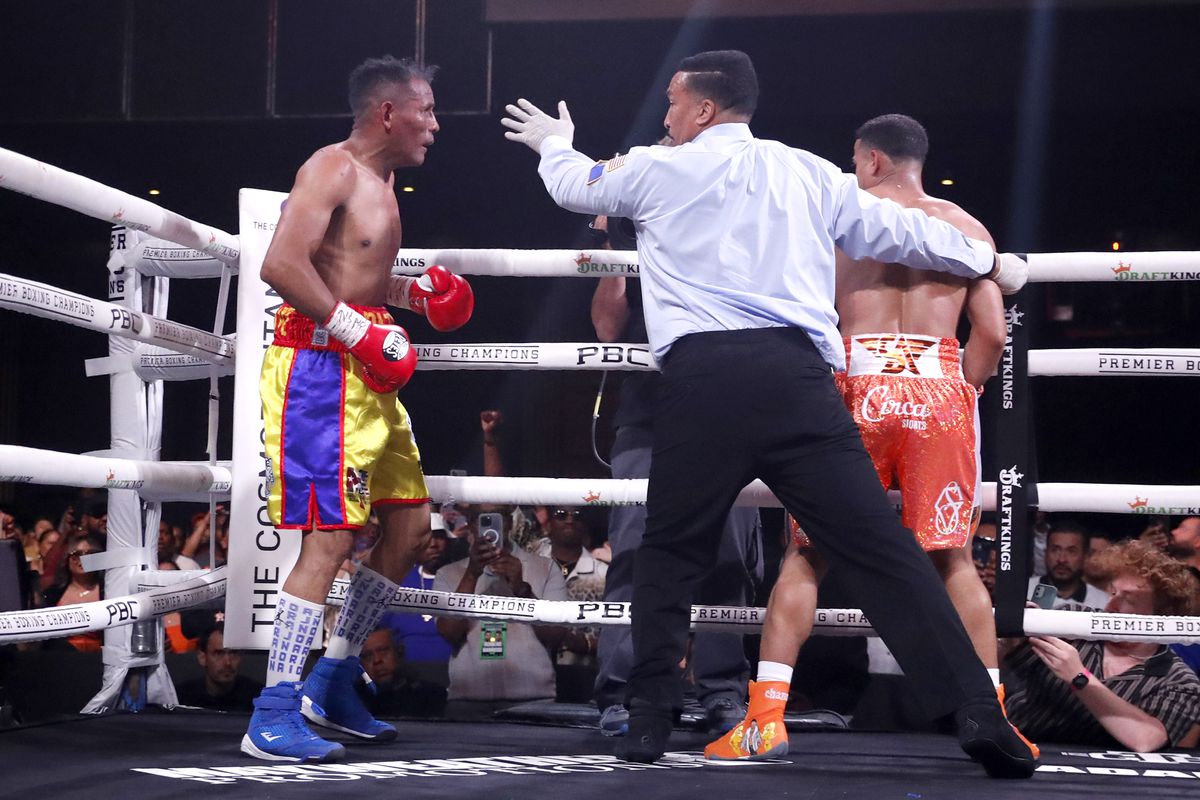 Ismael Barroso was officially winning the fight against Rolando Romero
