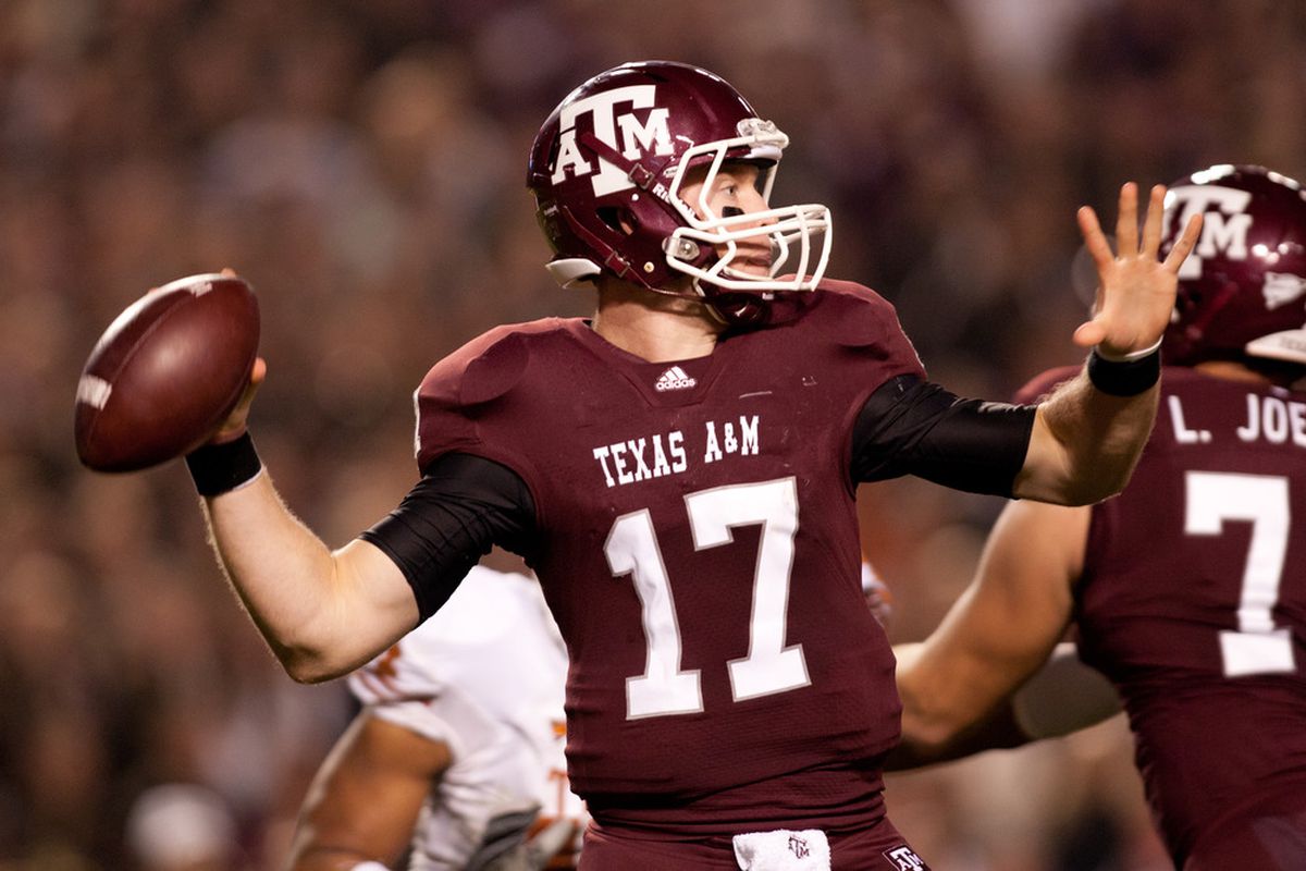 COLLEGE STATION, TX - NOVEMBER 24:  Ryan Tannehill #17 of the Texas A&M Aggies throws a pass against the Texas Longhorns in the first half of a game at Kyle Field on November 24, 2011 in College Station, Texas. (Photo by Darren Carroll/Getty Images)