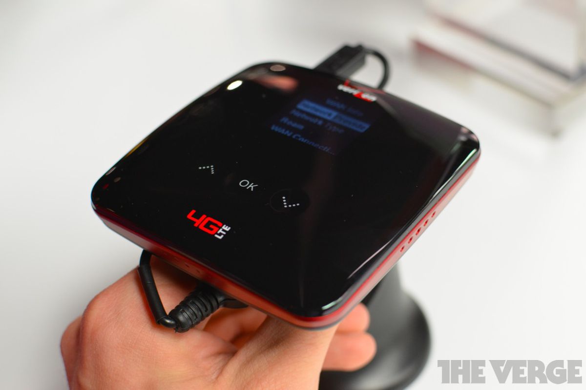Gallery Photo: ZTE EuFi890 mobile hotspot hands-on pictures