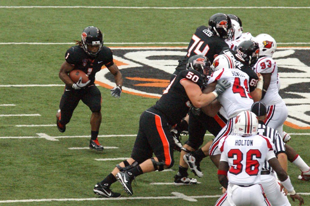 Jacquizz Rodgers (1) ran for 132 yards and two touchdowns for Oregon St. against Louisville.

<em>(Photo by Andy Wooldridge)</em>