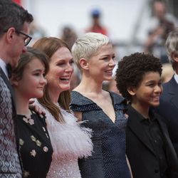 Screenwriter Brian Selznick, left, actors Millicent Simmonds, Julianne Moore, Michelle Williams and Jaden Michael and director Todd Haynes pose for photographers upon arrival at the screening of the film "Wonderstruck" at the 70th international film festival, Cannes, southern France, Thursday, May 18, 2017.