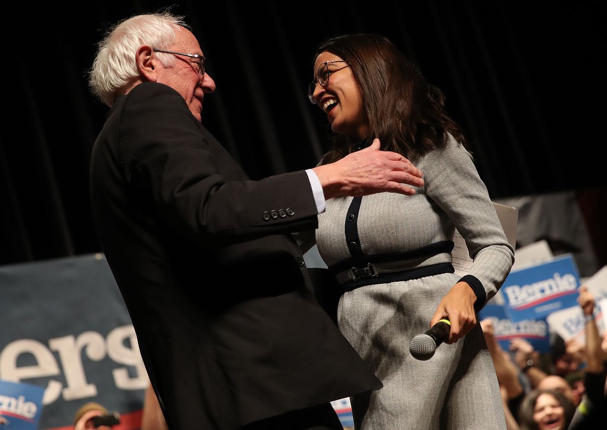 Bernie Sanders Campaigns in Iowa Ahead of Caucus
