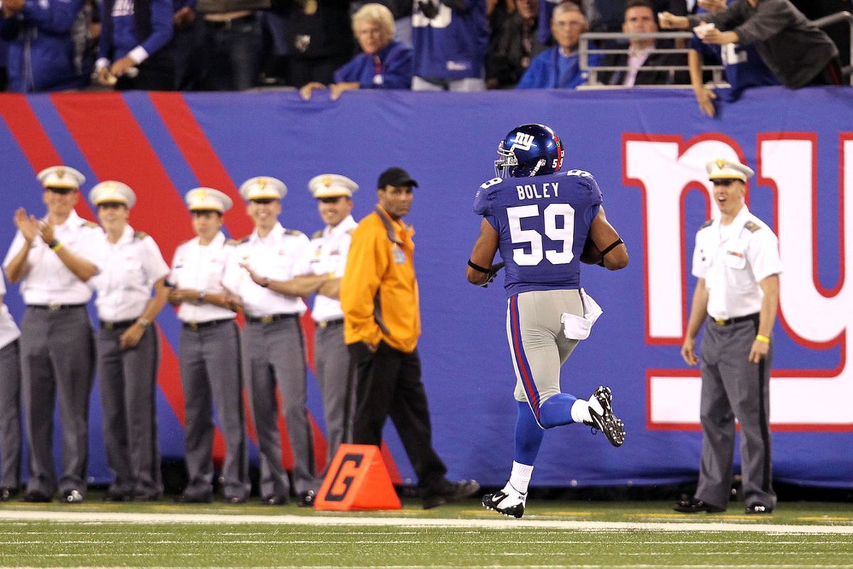 EAST RUTHERFORD, NJ - SEPTEMBER 19:  Michael Boley #59 of the New York Giants returns a fumble 65-yards for a touchdown in the second quarter at MetLife Stadium on September 19, 2011 in East Rutherford, New Jersey.  (Photo by Al Bello/Getty Images)