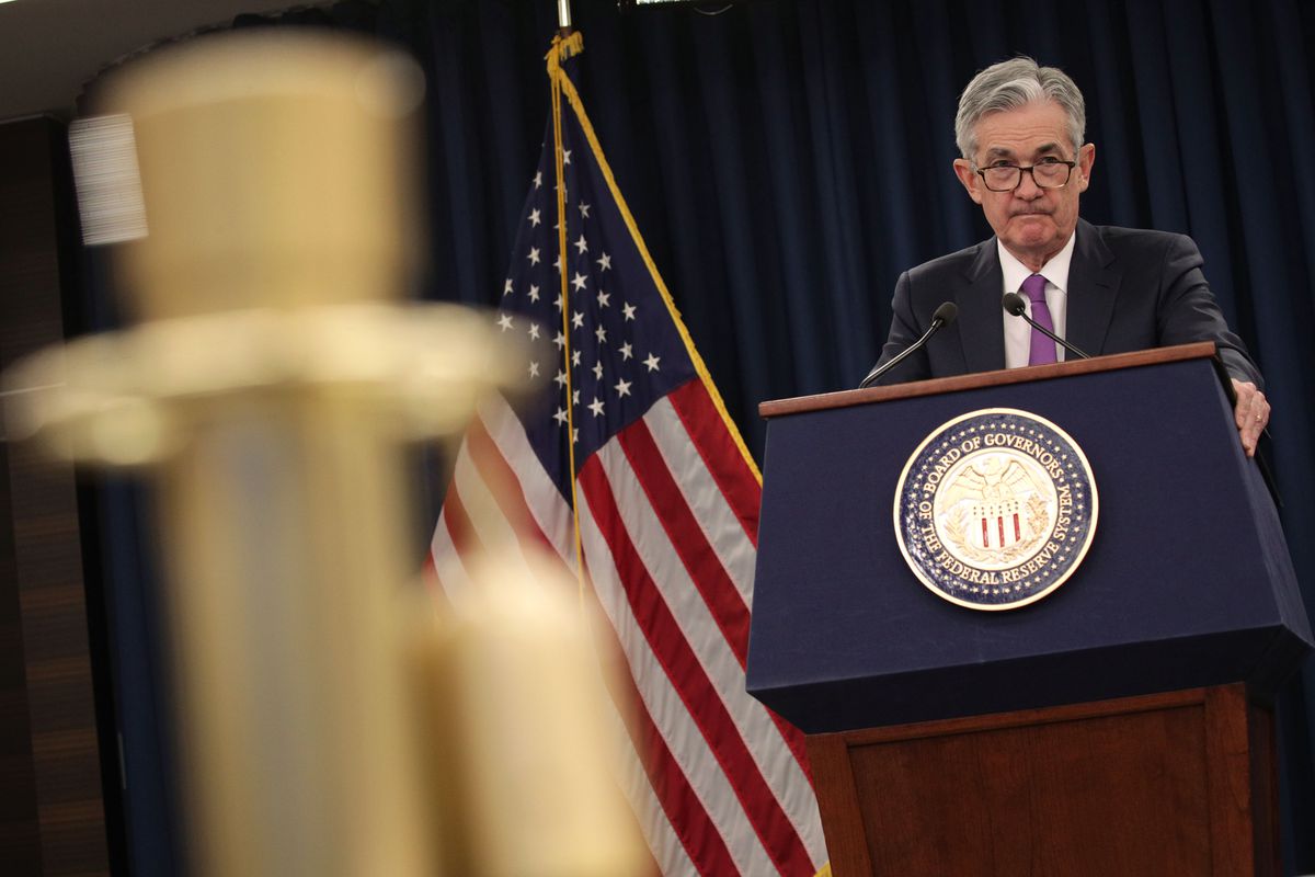 Jerome Powell speaking from behind a lectern.