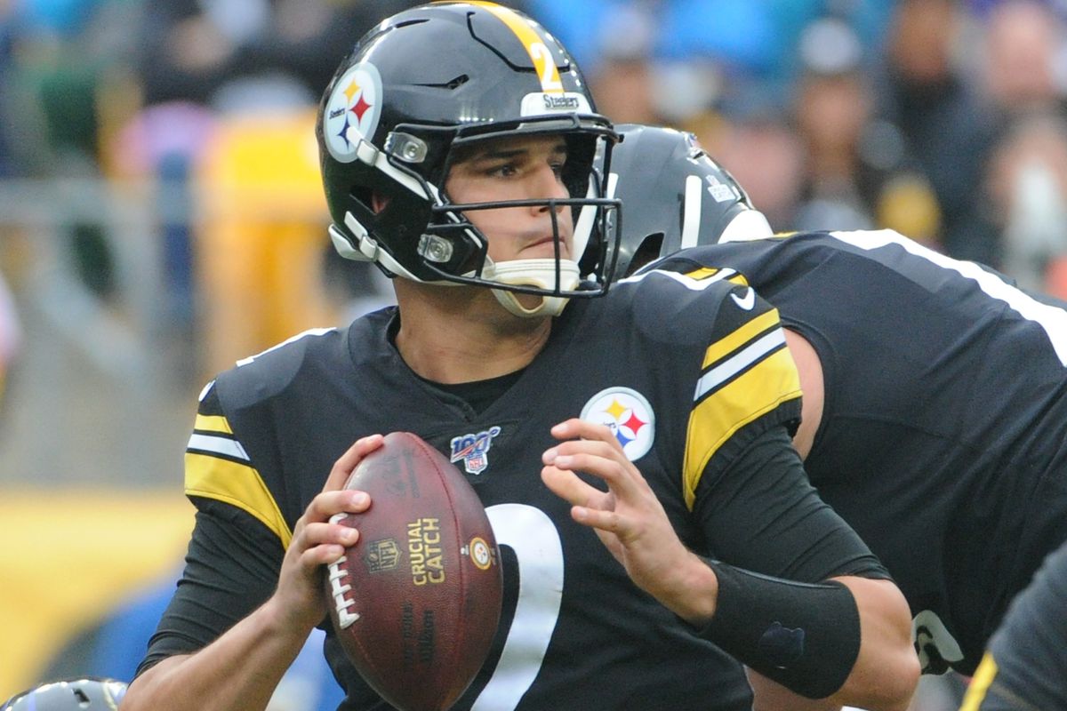 Pittsburgh Steelers quarterback Mason Rudolph looks for a receiver against the Baltimore Ravens during the second quarter at Heinz Field.