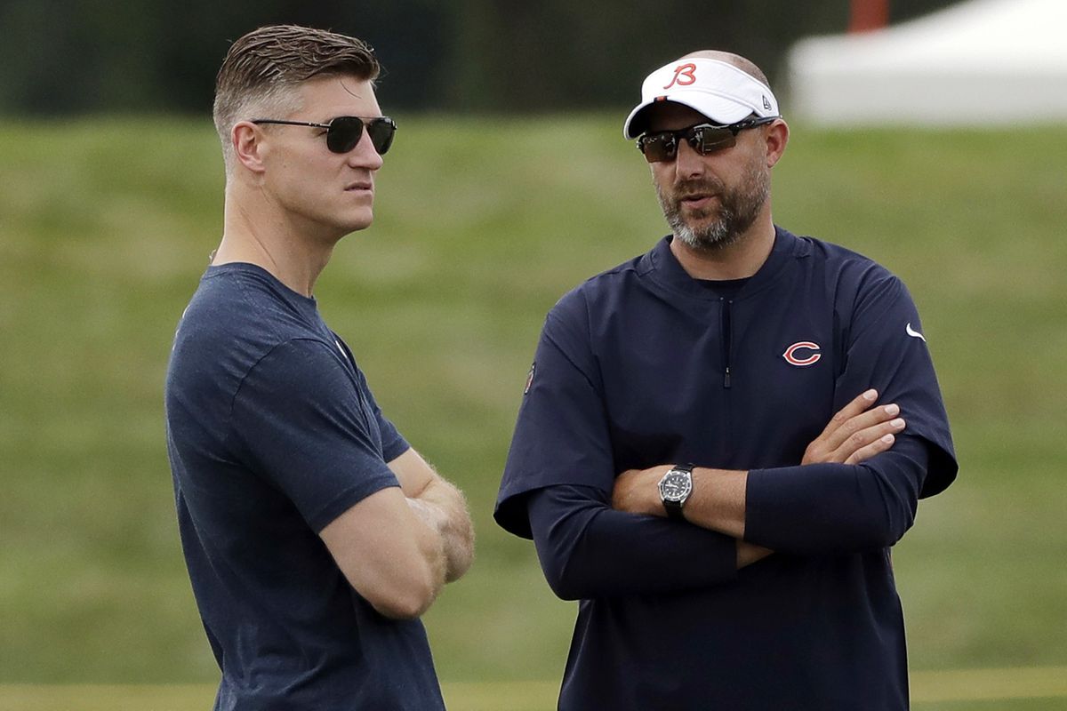 Bears GM Ryan Pace and coach Matt Nagy talk in 2019.