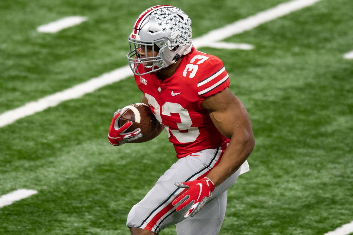 Ohio State Buckeyes running back Master Teague III runs to the outside during the Big 10 Championship game between the Northwestern Wildcats and Ohio State Buckeyes on December 19, 2020, at Lucas Oil Stadium in Indianapolis, IN.