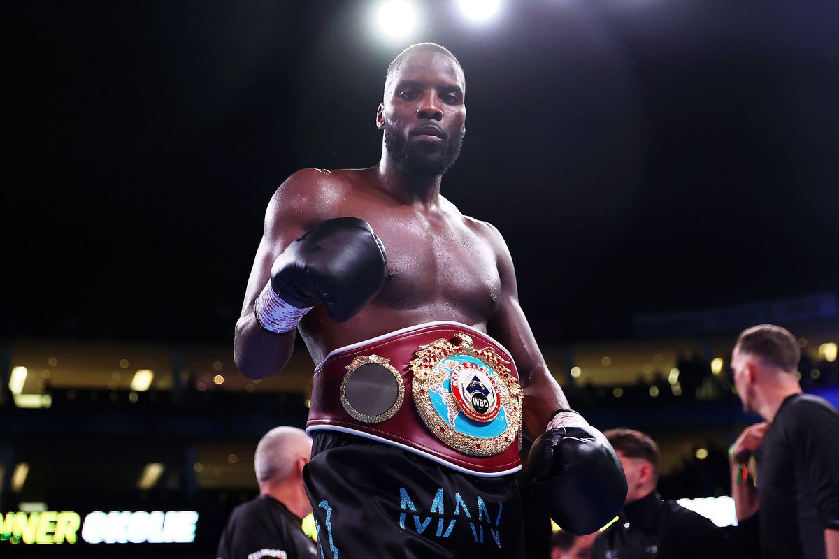 Lawrence Okolie celebrates a victory in February 2022