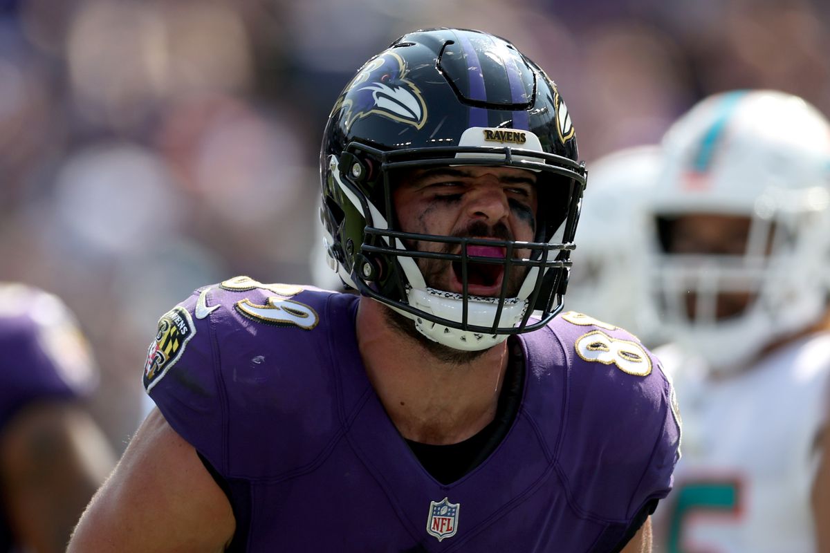 Tight end Mark Andrews #89 of the Baltimore Ravens celebrates against the Miami Dolphins at M&amp;T Bank Stadium on September 18, 2022 in Baltimore, Maryland.