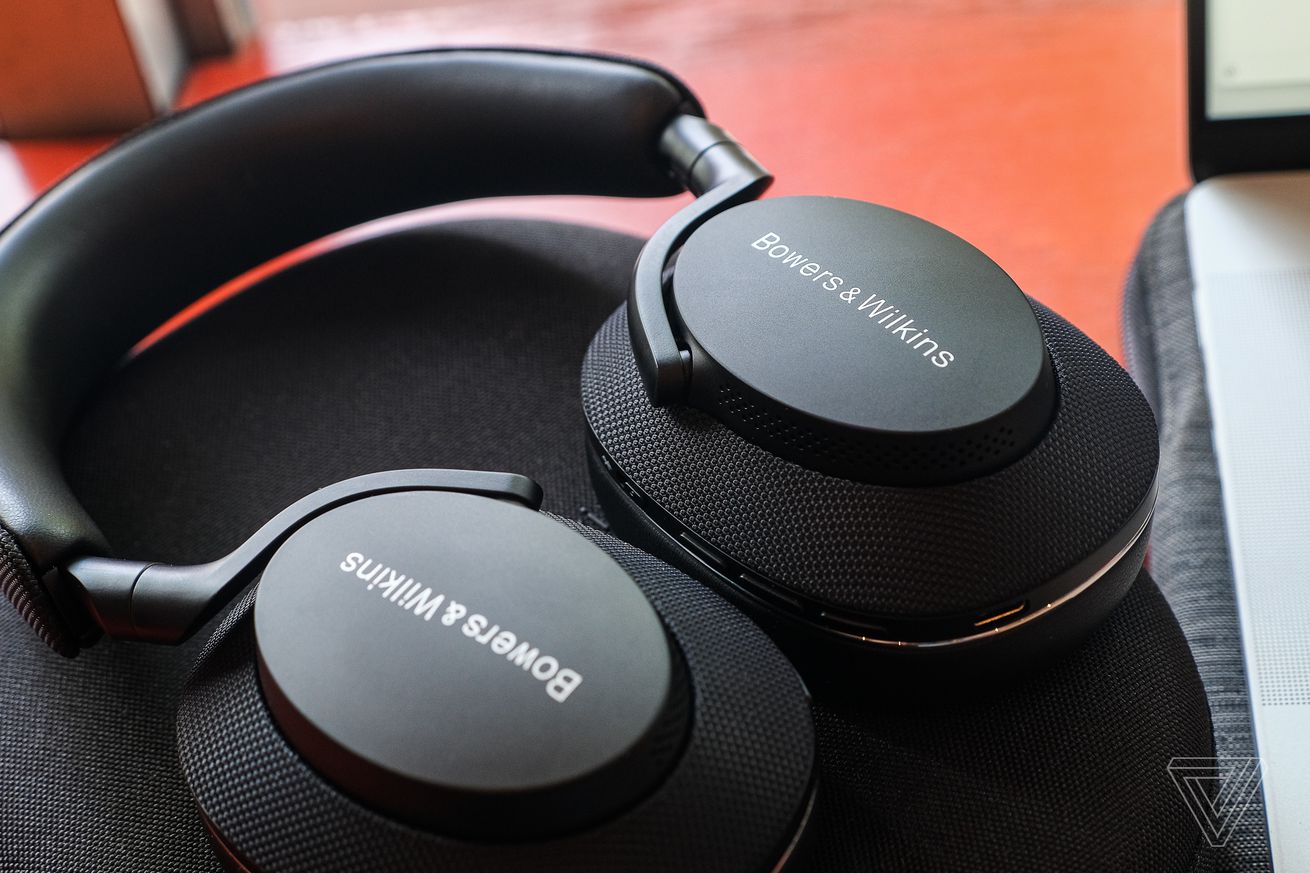 Bowers & Wilkins’ PX7 S2 noise-canceling headphones have dropped to a new low