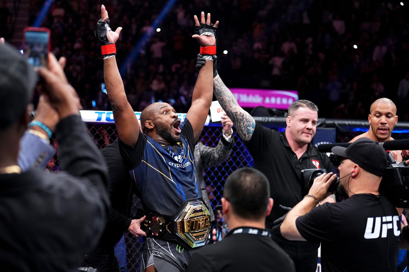 Jon Jones won the vacant UFC heavyweight title with a first-round submission win over Ciryl Gane