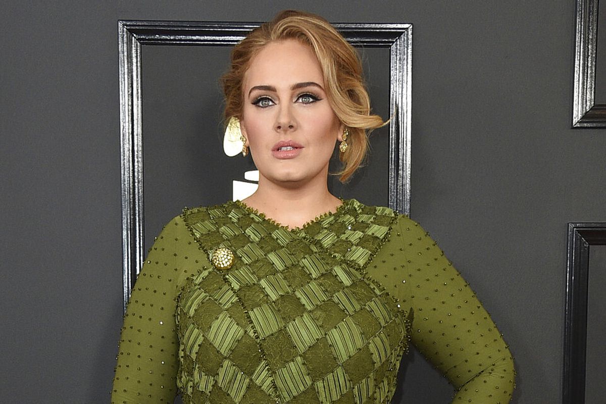 Adele arrives in Los Angeles.