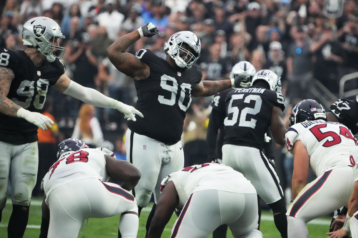 2022 NFL Trades: Cowboys trade for Raiders DT Johnathan Hankins - Blogging  The Boys