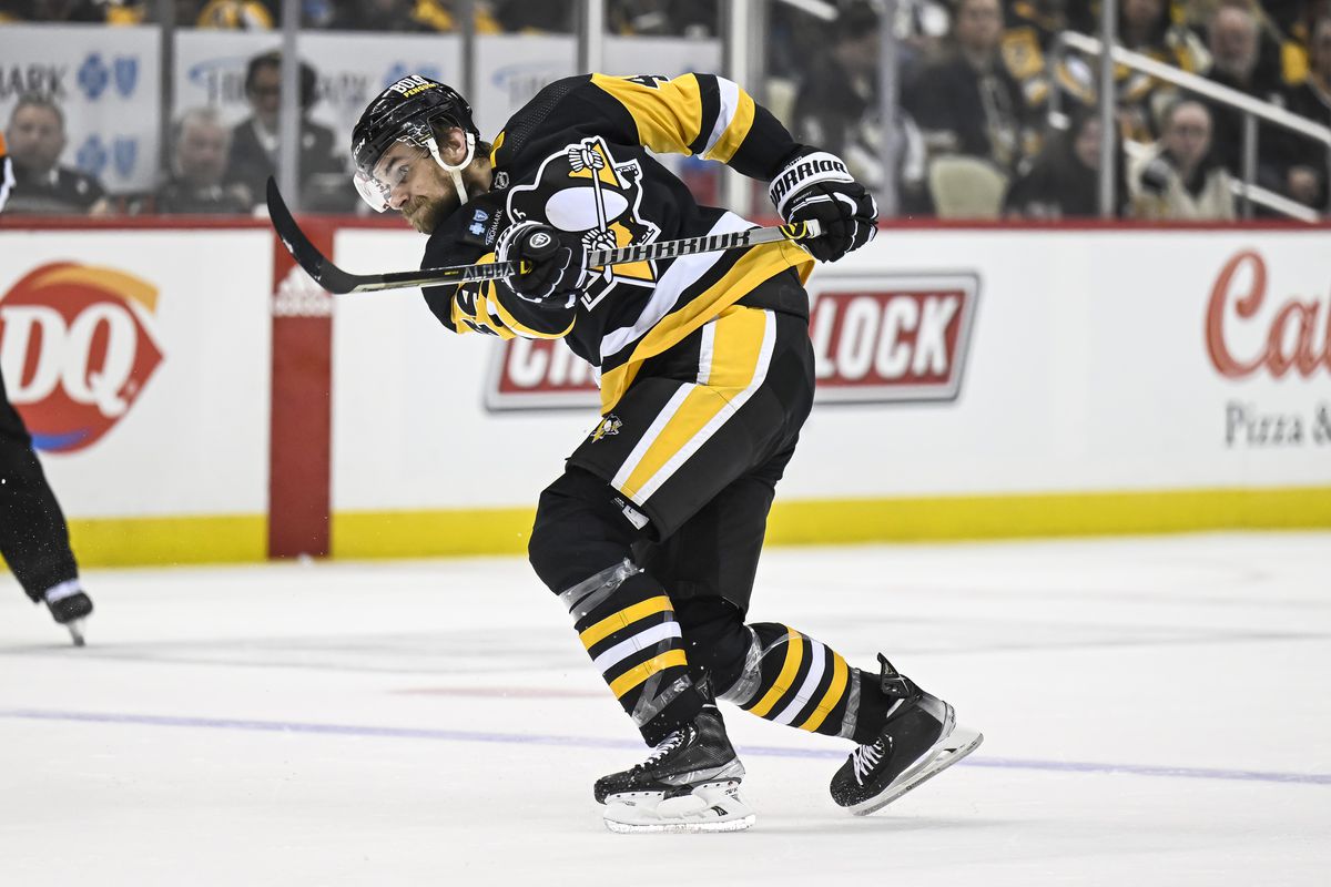NHL: APR 11 Blackhawks at Penguins