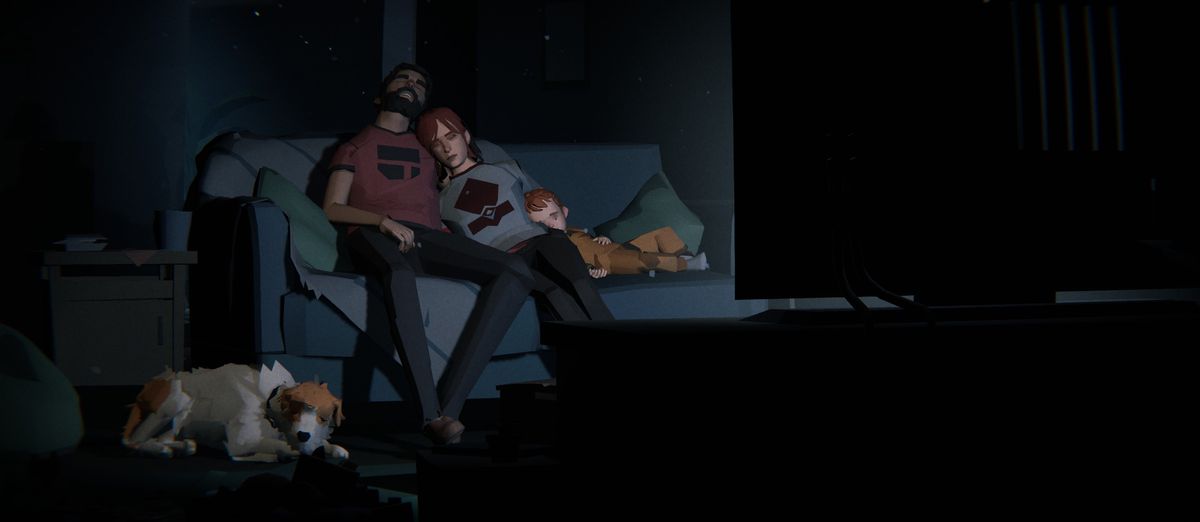 Un padre, una madre, un figlio e un cane di età millenaria dormono sul divano davanti a una TV accesa a Somerville.