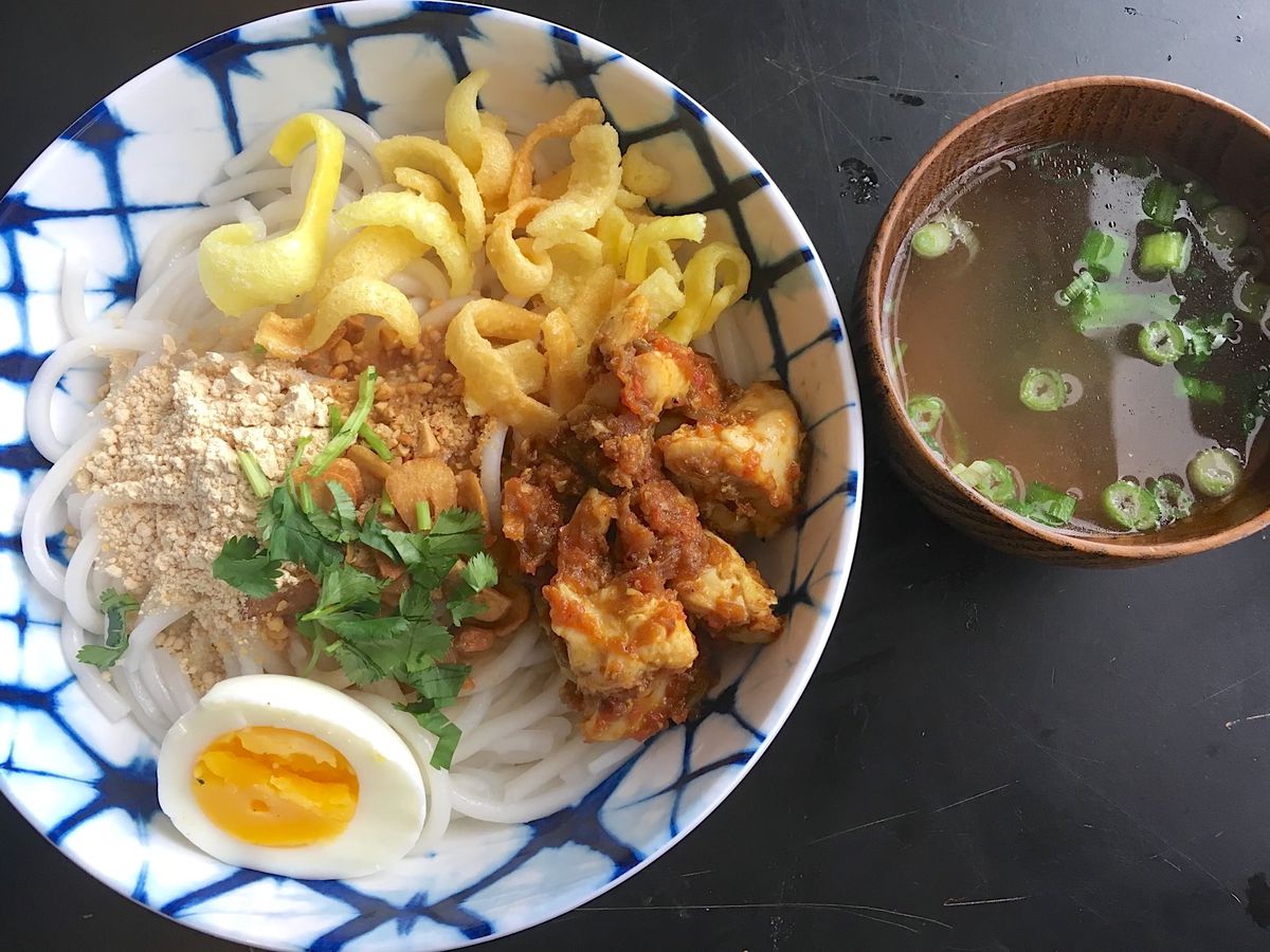 Burmese noodle dish with broth