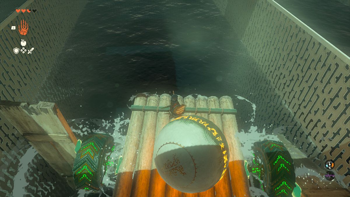 Link rides a raft between two large pieces of wood in the Tukarok Shrine in Zelda Tears of the Kingdom.