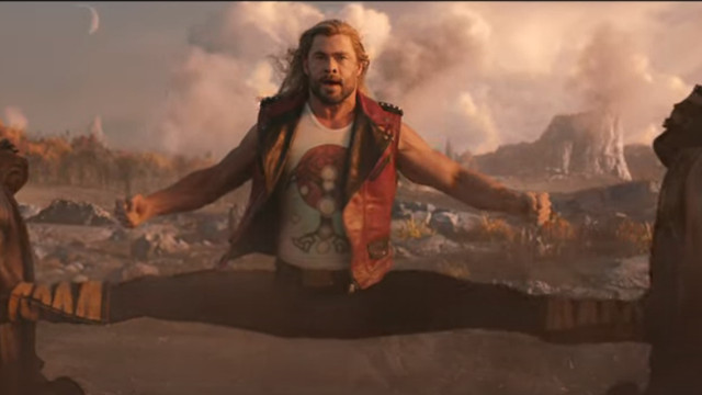 Chris Hemsworth does the split in Thor: Love and Thunder