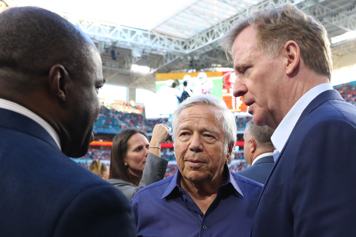 NFL Commissioner Roger Goodell talks with New England Patriots owner Robert Kraft prior to Super Bowl LIV between the San Francisco 49ers and the Kansas City Chiefs at Hard Rock Stadium on February 02, 2020 in Miami, Florida.
