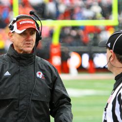Head coach Gary Andersen clarifies a call with the official. 