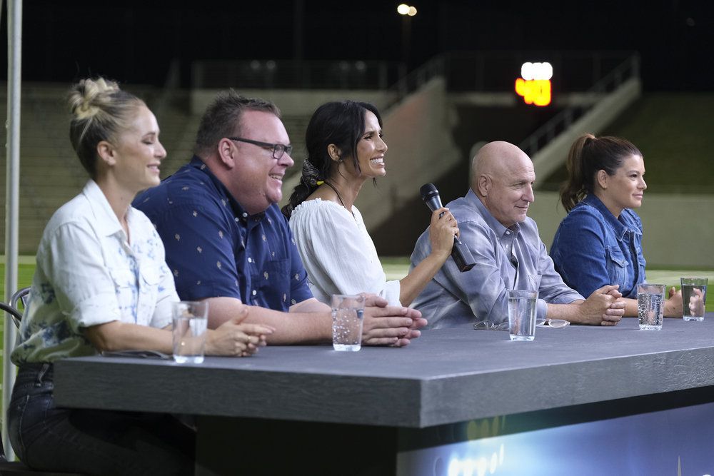 (l-r) Chef Brooke Williamson, Chris Shepherd, Padma Lakshmi, Tom Colicchio, and Gail Simmons sit at a table ready to judge episode 2’s elimination round.