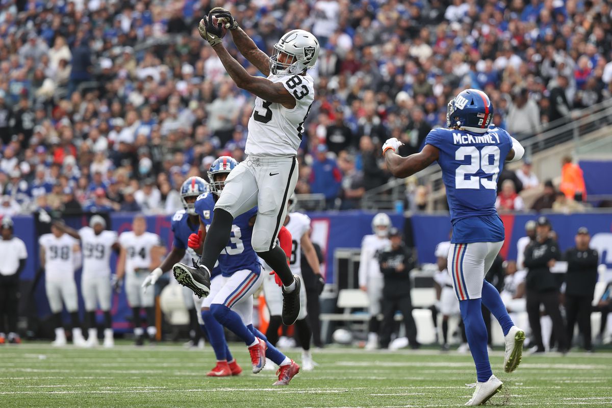 Darren Waller #83 of the Las Vegas Raiders catches a pass in the game against the New York Giants during the second quarter at MetLife Stadium on November 07, 2021 in East Rutherford, New Jersey.